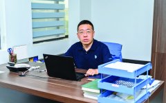 公司次要产物为锂锰电池及锂铁电